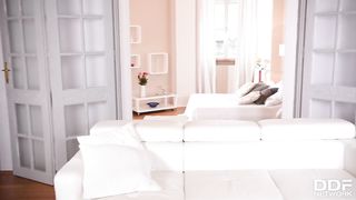 Fat nubile fingerblasting herself