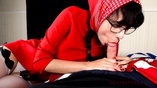 Egghead in crimson deep-throats stiffy