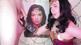 Wonder Female cosplayer is providing fellatios to her most faithful admirers, to keep them blessed