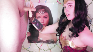 Wonder Female cosplayer is providing fellatios to her most faithful admirers, to keep them blessed