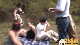 Obese mature luvs to have casual fucky-fucky in the nature, with her much junior paramour