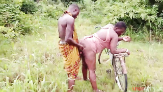 OKONKWO GAVE THE VILLAGE SLAY GODDESS A ELEVATE WITH HIS BICYCLE, PORKED HER OUTDOOR