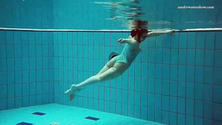 Nerdy damsel, Dashka Vesta took off her bathing suit and loved swimming bare, for a while