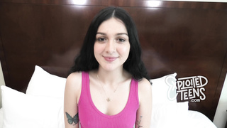 Persian teen gives a sloppy blowjob