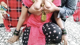 इंडियन मेड सब्जी काट रही तब उसका साहब आया और उसको जबरदस्त चोदा