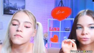 Cute Lesbos Kiss and Finger Fuck