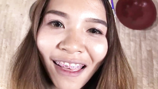 Thai stunner is tonguing a rock rock-hard dinky before fellating it and getting it inwards her coochie