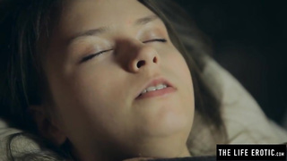 Unexperienced honey is using a carrot while tugging, because it senses finer than fuck-a-thon playthings