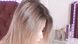 Babe Fuck Her Tight With Glass Dildo