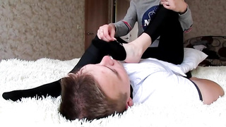 Slender bore baby luvs to showcase of her nude soles to her beau to tongues her toes