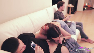 Er Fickt Meinen Mund, Wahrend Mein Mann Hier Ist