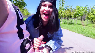 Oral Job contest in public to a stranger, the boy thought it was prank