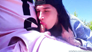 Oral Job contest in public to a stranger, the boy thought it was prank