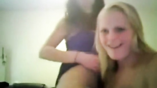 lezzies on cam