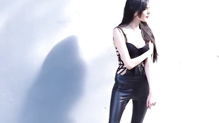 Astounding black-haired loves to have mmf 3 ways as long as she gets to slurp backside