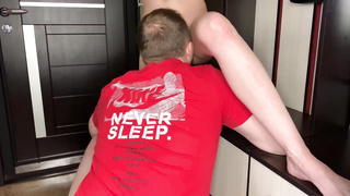 Warm mummy truly wants to pummel and she determines to tempt the courier