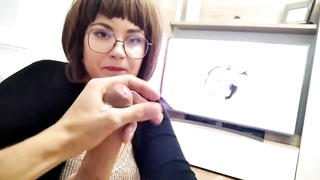 Huge-Titted doll with glasses is getting down on all fours on the floor whilegiving a dt to her manager