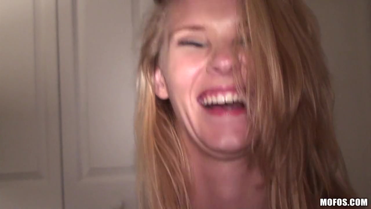 Prepping her donk for rectal fuckfest