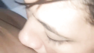 Amigo do meu namorado me forçando a mamar a piroca grande dele.