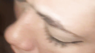 Amigo do meu namorado me forçando a mamar a piroca grande dele.