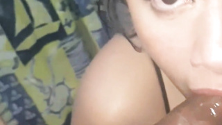 Amigo do meu namorado me forçando a mamar a piroca grande dele.