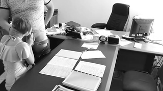 Follando a la secretaria