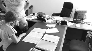 Follando a la secretaria