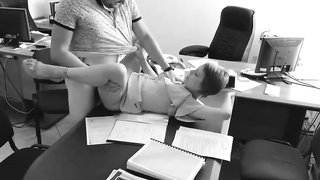 Follando a la secretaria