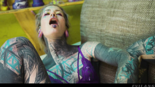 threesome tattoo girls