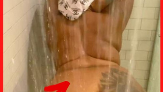 Thot Rumbling Huge Booty In Shower - Juicy Ebony