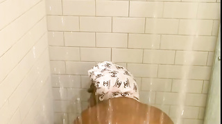 Thot Rumbling Huge Booty In Shower - Juicy Ebony