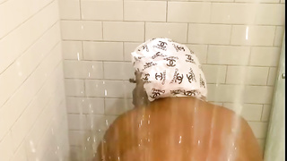 Thot Rumbling Huge Booty In Shower - Juicy Ebony