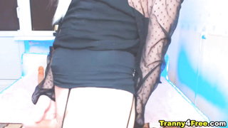 Awesome Shemale Masturbate On Cam