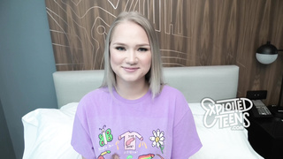 Watch this blonde teen pawg sucks a fat dick