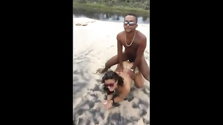 Comendo Mulheres Na Praia Suja
