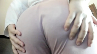 Ample donk stunner is posing in front of the camera in highly skinny jimmies, just for joy