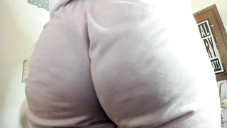 Ample donk stunner is posing in front of the camera in highly skinny jimmies, just for joy