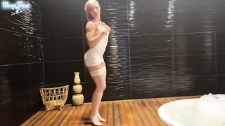 Slender masseur is doing everything she can think of to please her grubby rich customer