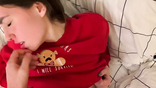 В новогоднюю ночь красотка попросила кончить внутрь