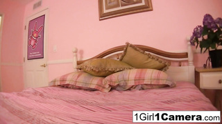 1 WOMAN 1 CAMERA - A Duo of Luxurious Chicks Love Filming Close Ups (Audrey Bitoni)