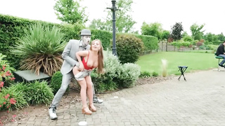 Living statue tears up meatpipe thirsty whore with his massive pink cigar