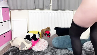 Crimson haired stunner with ponytails, Amysky99 is psing and taunting in front of the web camera