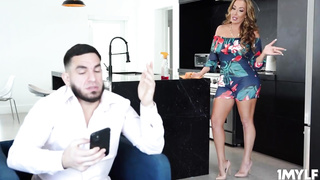 Richelle suggested Peter her large funbags and mature vagina to screw (Richelle Ryan, Ex Gf)