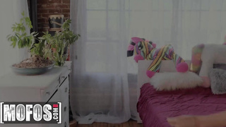 Mofos - Coco Lovelock Surprises Her Bf With The Flawless Bounty For Christmas.. Harley Haze