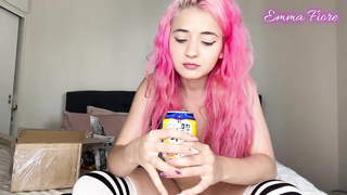 Youtuber Teenie Molten umboxing