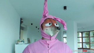 Platinum-Blonde inhaling trunk on web cam