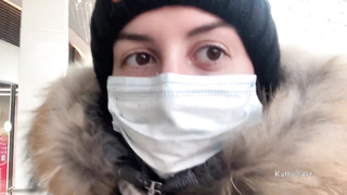 Мастурбирую большим дилдо в публичной раздевалке в торговом центре