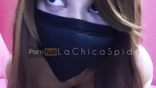 LaChicaSpider Probando un nuevo juguetito de ParadiseVM se viene muy rico