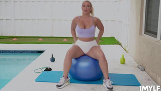 Intimate trainer Peter Green streched MYLF Mellanies beaver lips (Mellanie Monroe)