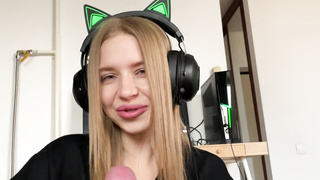 Минет лучшему другу. Лишила девственности этого скромника. Californiababe.